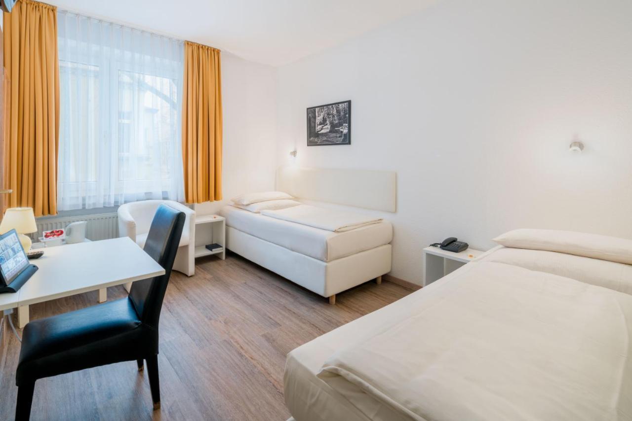 Stadt-Gut-Hotel Rheinischer Hof إسن المظهر الخارجي الصورة