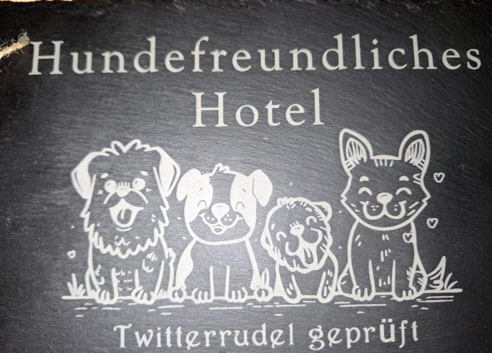 Stadt-Gut-Hotel Rheinischer Hof إسن المظهر الخارجي الصورة